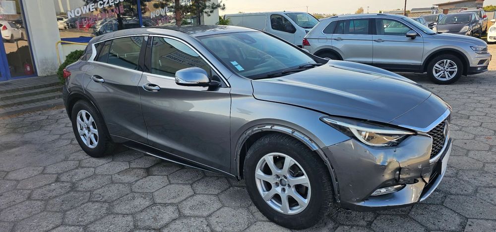Infiniti Q30
