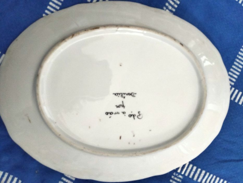 Antiga travessa pintada à mão