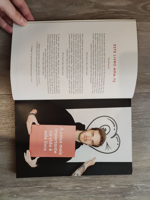 Livro "Este Livro Ama-te" de PewDiePie