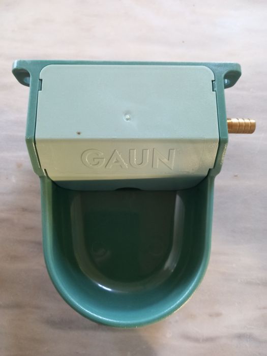 Bebedouros manuais e automaticos