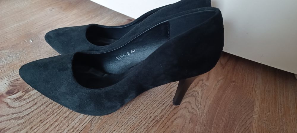 Туфли лодочки на шпильке 2 пары 38 и 39 размер