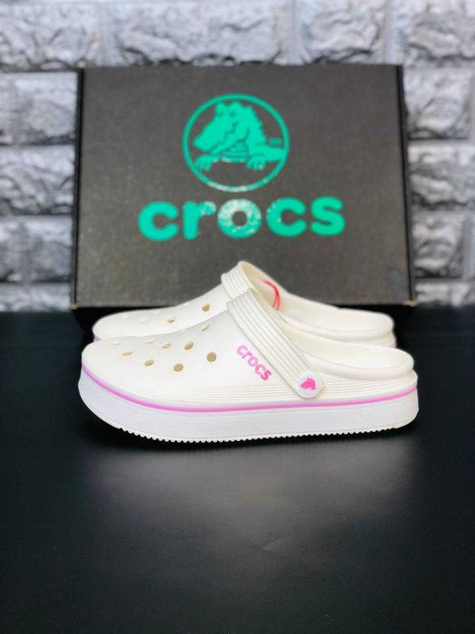 Легкие женские crocs / Топ цена на crocs / женские удобные кроксы / белые шлепанцы на лето / тапки для дома и улицы