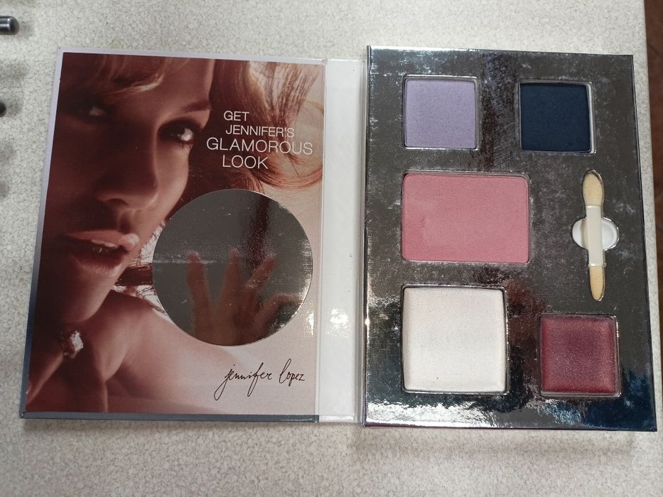 Cienie do powiek Still Jennifer Lopez Look Books z USA