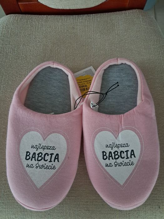 Kapcie z napisem najlepsza BABCIA  na świecie