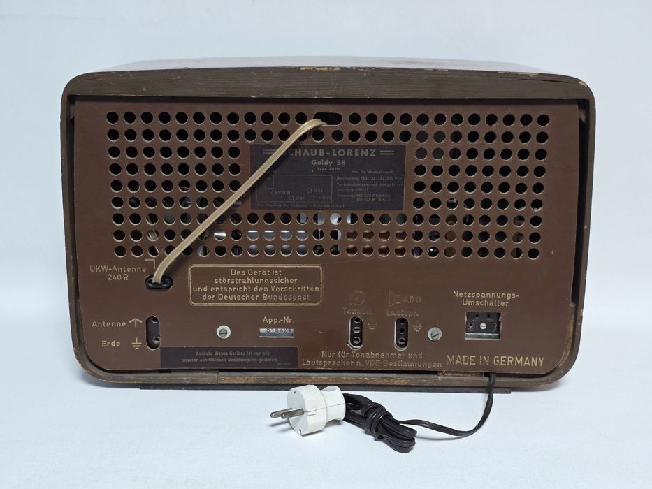 Rádio antigo reparado Schaub-Lorenz