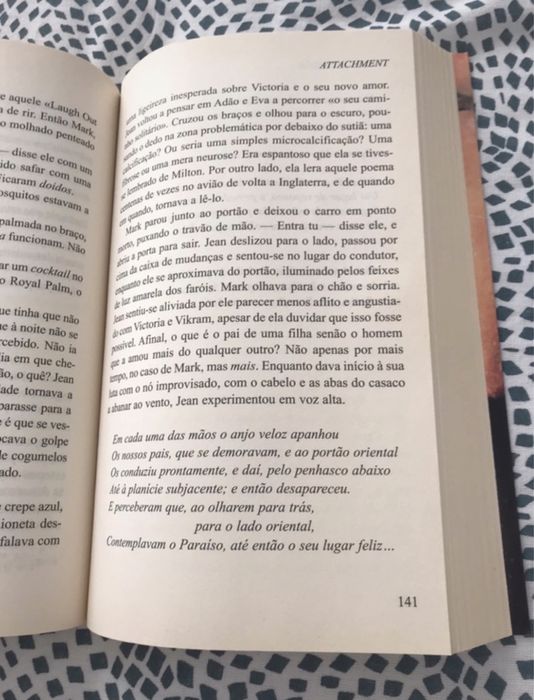 Romance Attachment (em anexo)