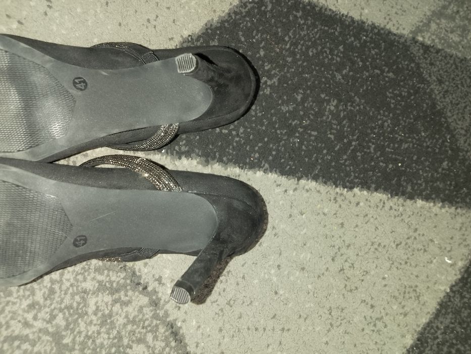 Czarne ZAMSZOWE  buty szpilka  CATWALK