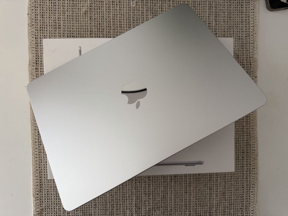 Macbook Air 13,6” 512 GB 16 RAM silver