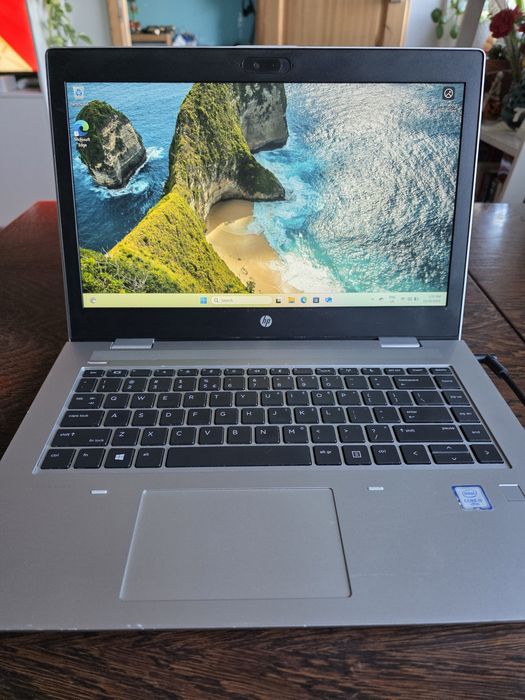 HP Probook 640 G5 plus stacja ładująca
