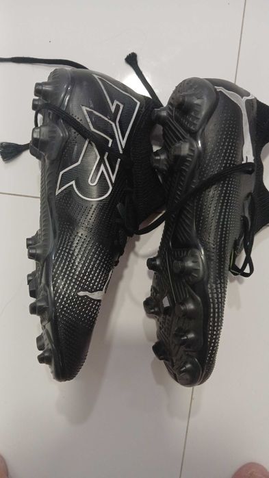 Tenis de futebol 35 e 36 menino, pouco uso