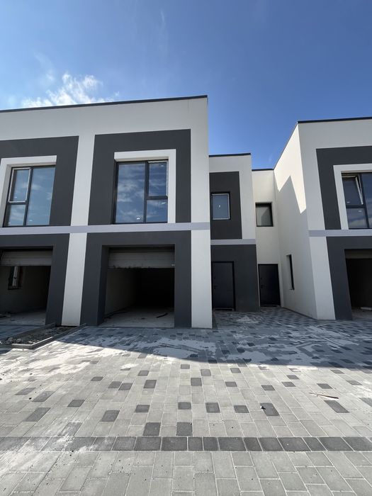 Продається готовий до ремонту таунхаус в Вовчинця