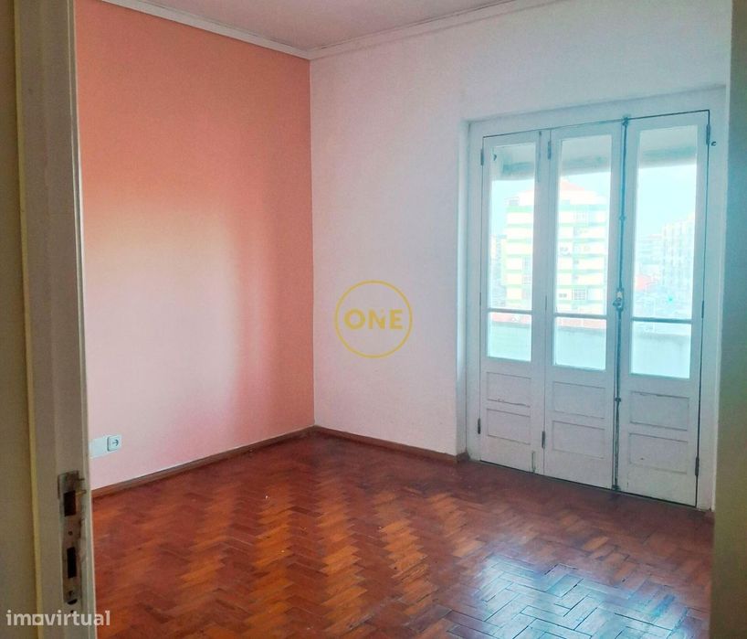 Apartamento T2 no Fogueteiro, Amora – 4º Andar com Excelentes Áreas