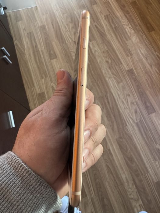 Iphone 8 plus dourado de 64GB