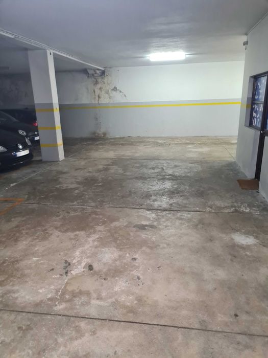 Venda de lugar de garagem em Porto