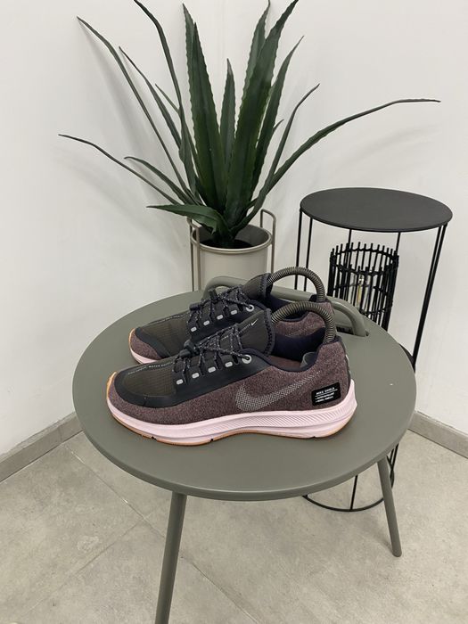 Оригінал кросівки  Nike Air Zoom Winflo 5 Run Shield розмір 37,5 (L16)