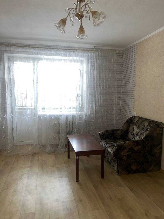 Однокомнатная квартира левый берег на втором этаже