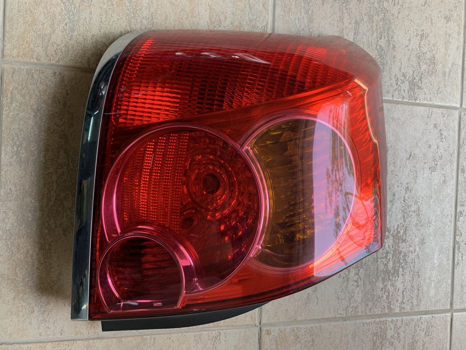 Фары Toyota Avensis