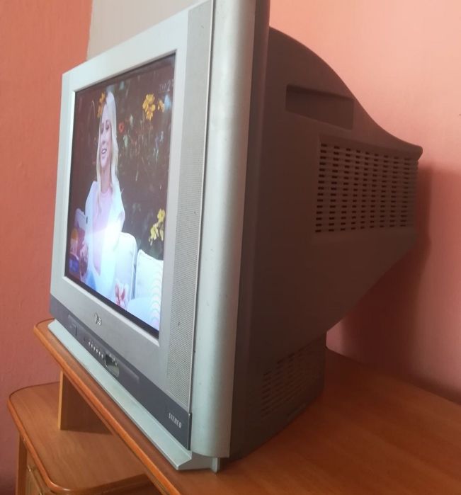 Telewizor LG 21 cali plus pilot