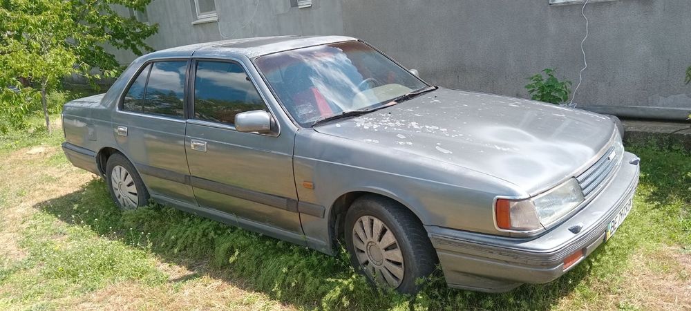 Автомобіль МАЗДА 929.