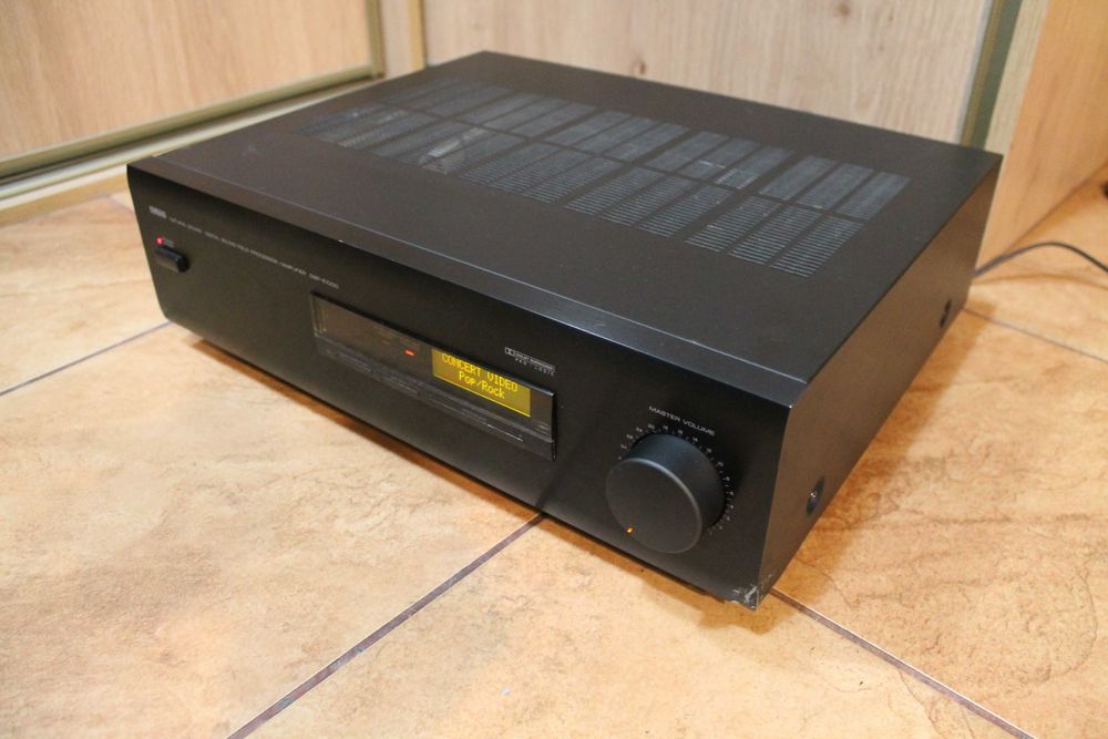 Wzmacniacz / procesor Yamaha DSP-E1000
