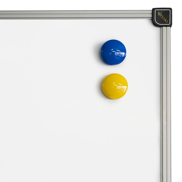 Комбінована дошка у дерев'яному профілі. Інформаційний стенд