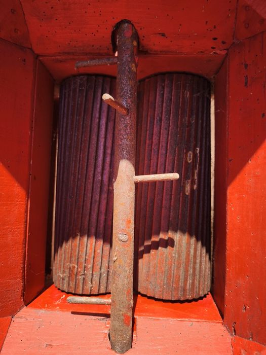 Relador/esmagador de uvas antigo