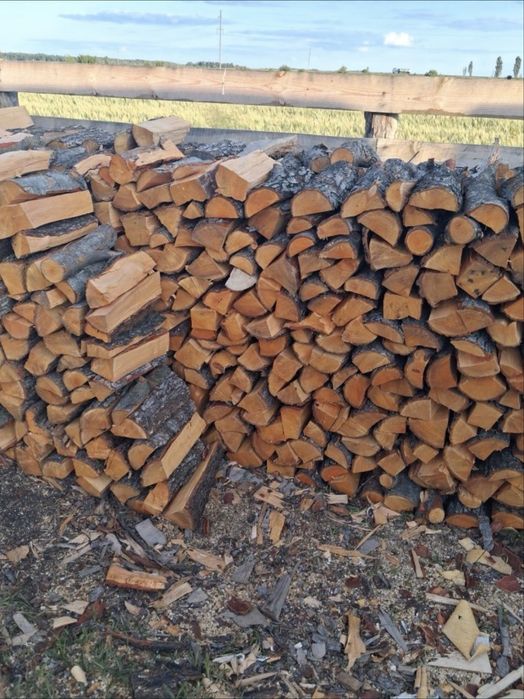 Хотів — дуб, вільхові дрова для лазні й каміна, доставка від 2 м³
