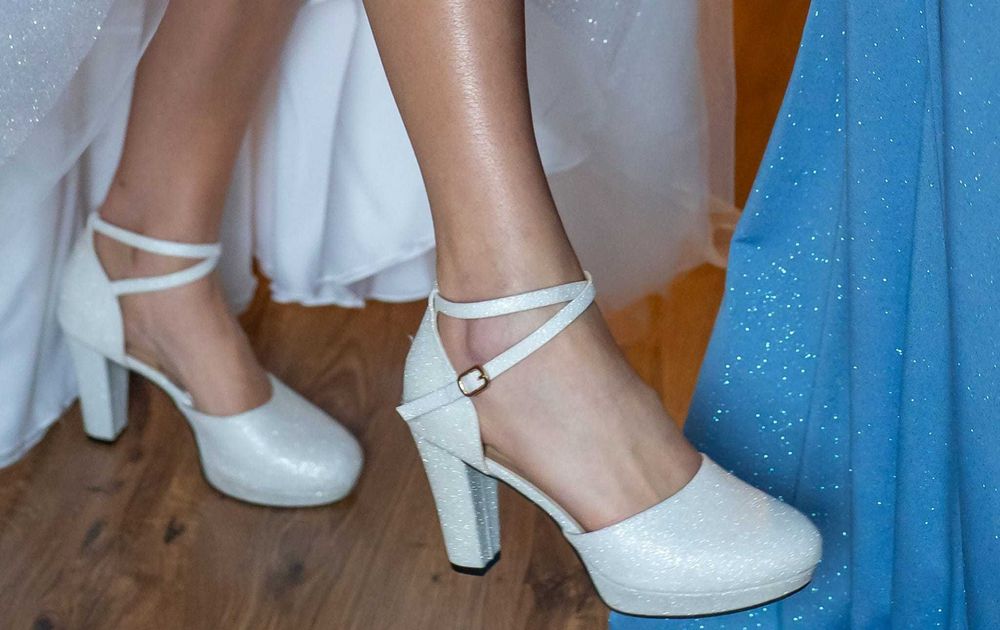 Buty białe brokatowe