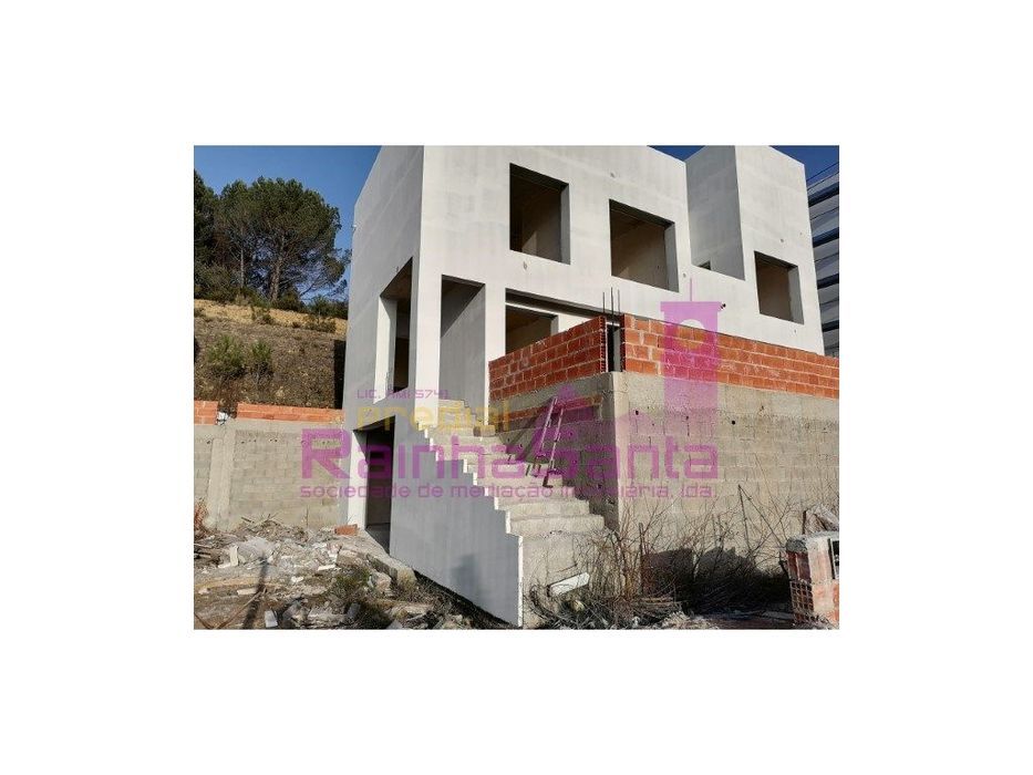 Moradia M3+1 c/ terraço e garagem - Coimbra