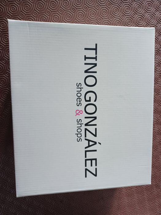 Botas castanhas novas