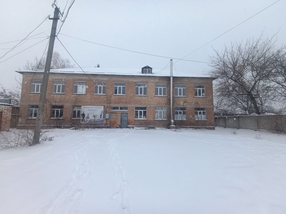 Продаж  Двоповерхової будівлі під комерцію в центрі Димера