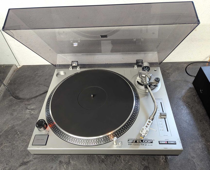 Програвач платівок Reloop RP-1000 MK2.