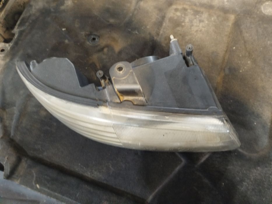 Продам фари chrysler voyager 3