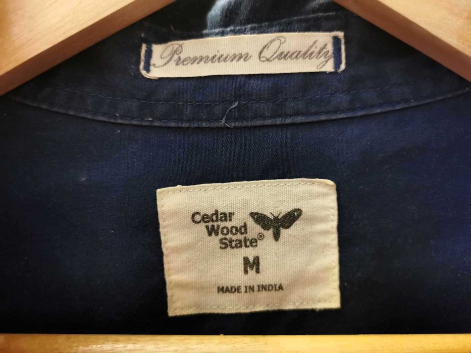 Camisa azul petróleo para homem