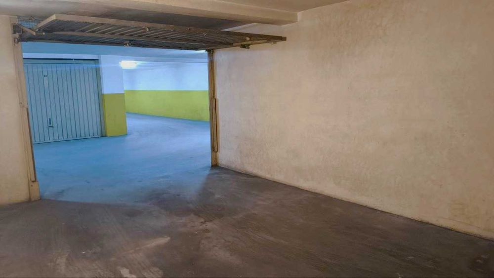 Garagem fechada em Braga, junto à Estação e Arco da Porta Nova