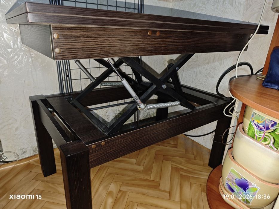 Продам стол добротный