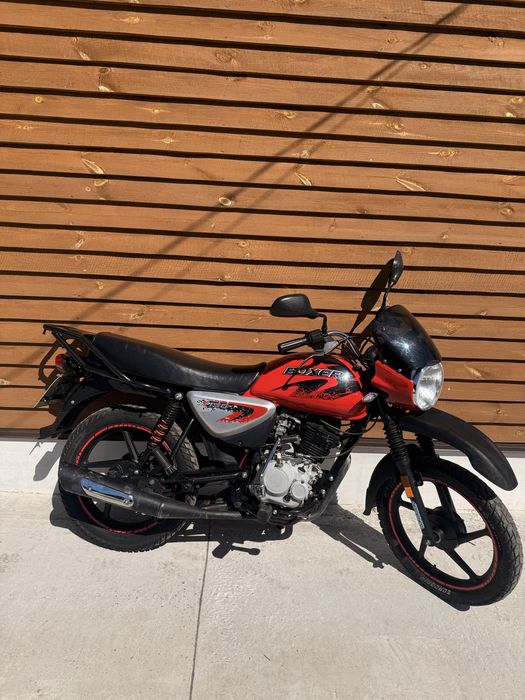 Bajaj boxer 150.