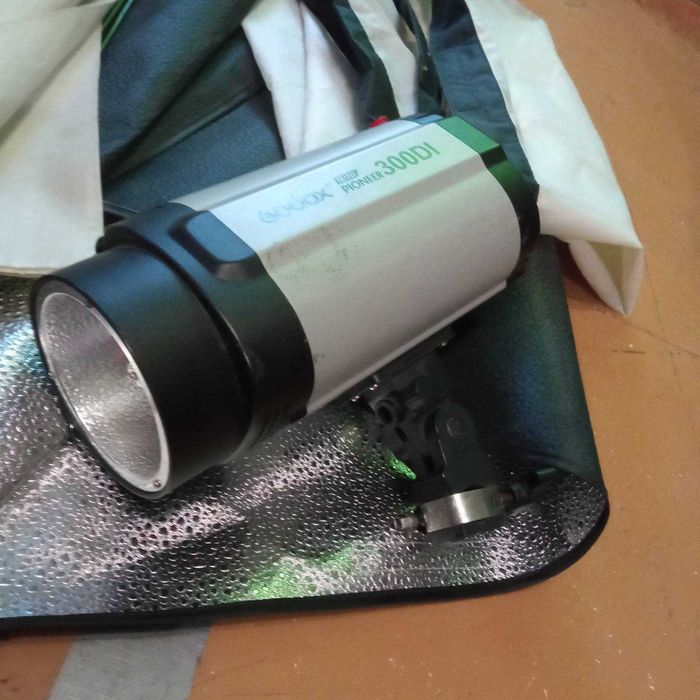 фотоспалах Godox pioneer + софтбокс 60 \ 90