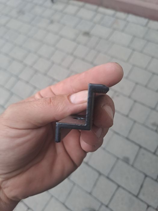 Притиски і шурупи для панелей