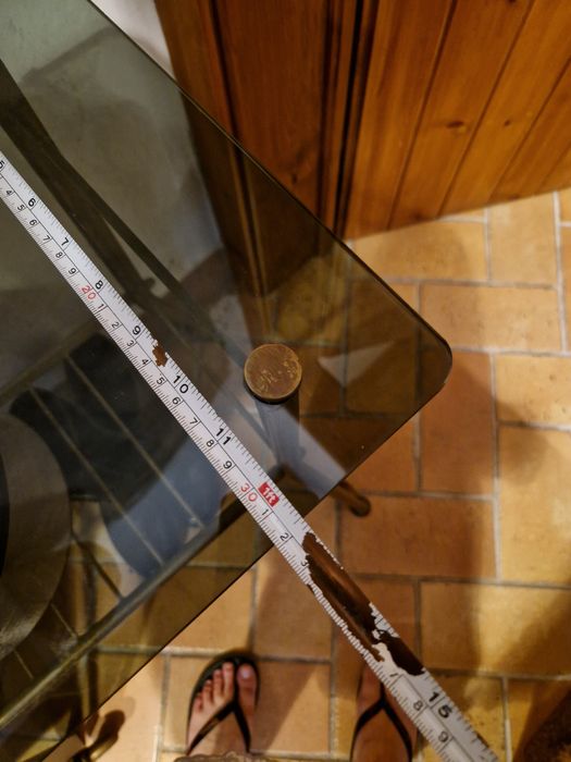 Mesa de Apoio Vintage em Metal Dourado e Vidro Fumado – Excelente Estado