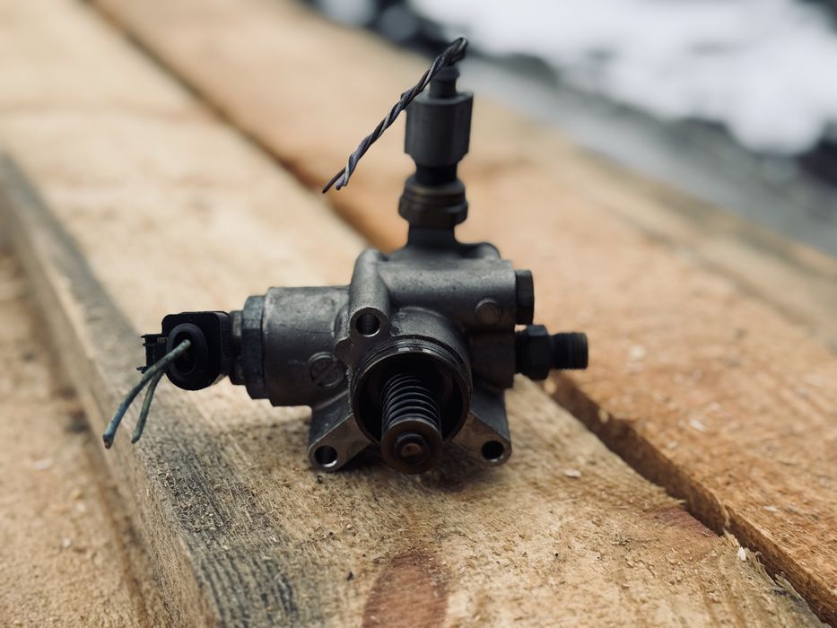 ТНВД Audi A4 B7 2.0 TFSI пнвд топливна паливний насос Ауді А4 Б7