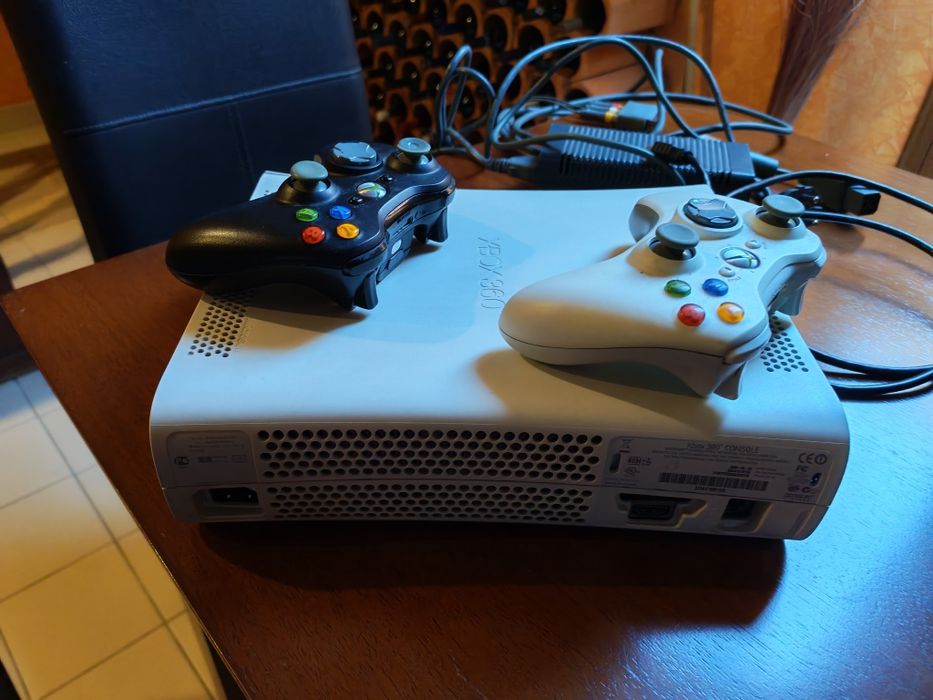 XBOX 360 com 2 comandos