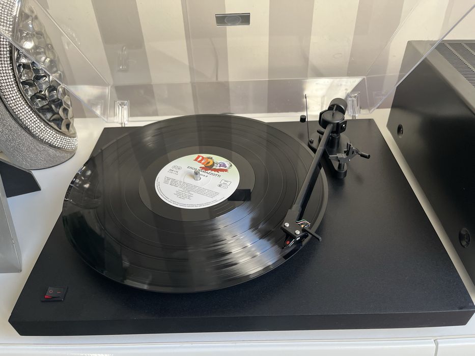 Gramofon Pro-Ject Debut II