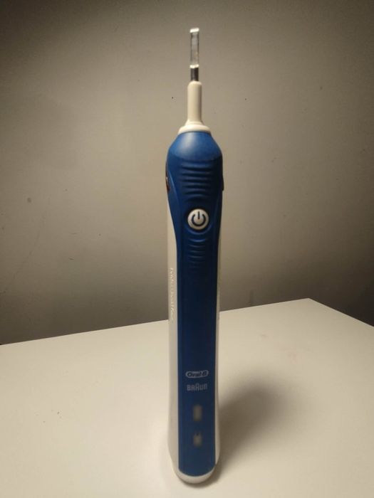 Szczoteczka Elektryczna Braun Oral-B PRO 2 2000S