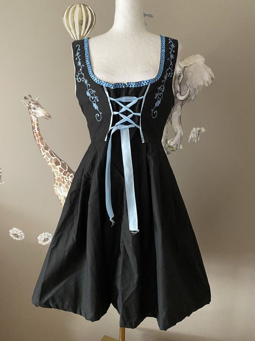 Czarna sukienka folk bawarska dirndl gorsetowe wiązanie