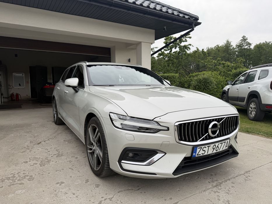 Volvo v60 inscription diesel panorama harman head up hak