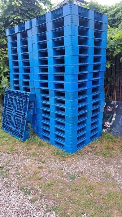 Palety plastikowe 110x110