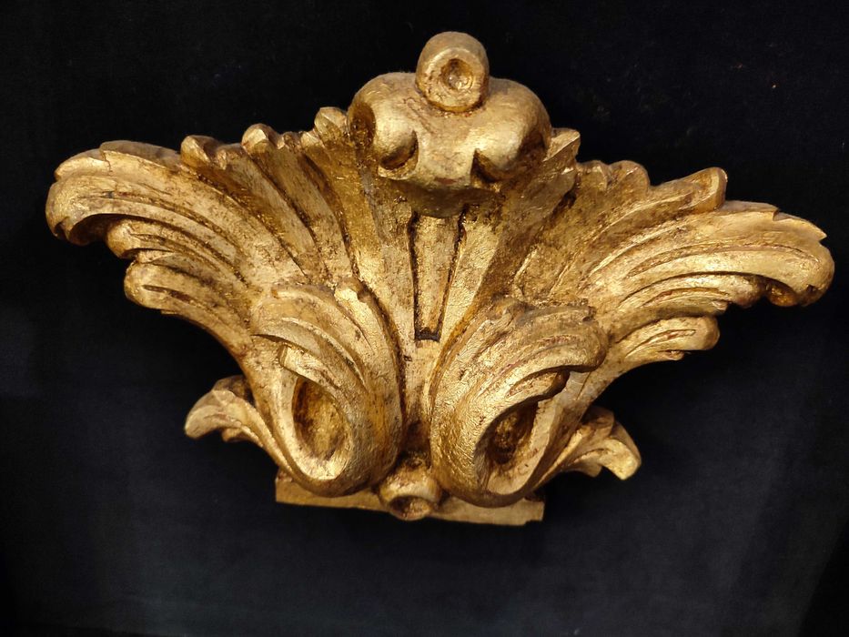 Quadro moldura dourada em madeira e talha antiga emoldurada