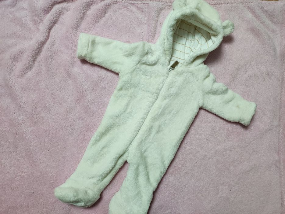 Теплий плюшевий комбінезон на немовля