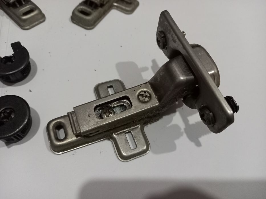 Dobradiças metálicas